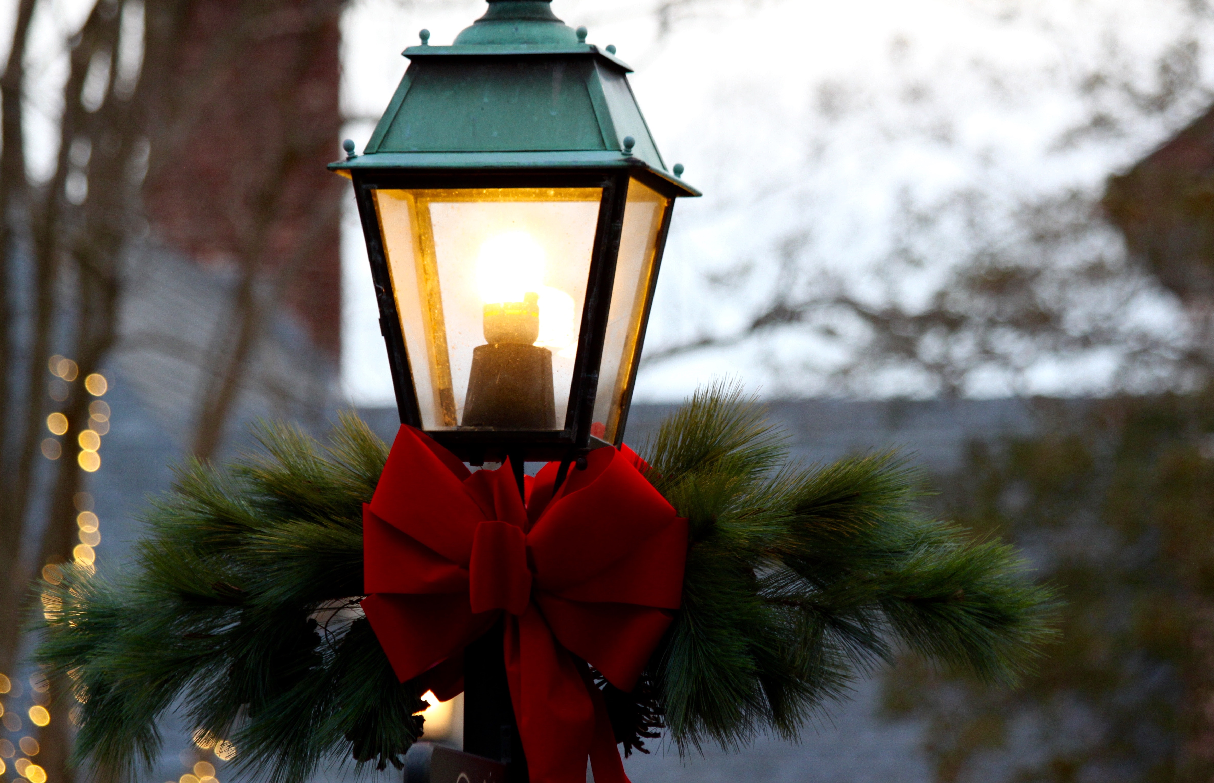 street lamp with a red bow